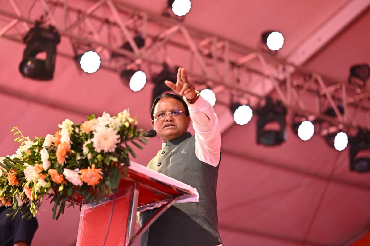 Patnaikrishna's tweet photo. Chief Minister Shri Mohan Charan Majhi Ji’s vision is turning aspirations into action. At the Subhadra Shakti Mela in Rayagada, the launch and foundation of projects worth ₹340 crore reflect a governance model rooted in inclusivity, speed, and impact. https://t.co/H4LcEbkzjx