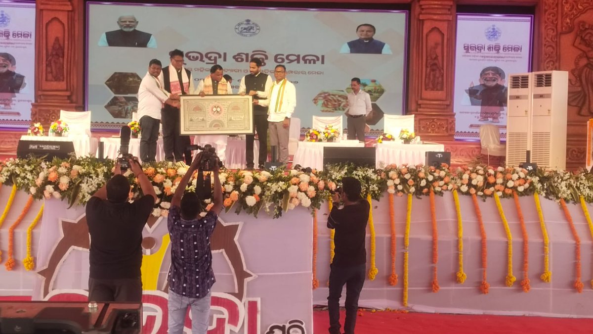 Patnaikrishna's tweet photo. From roads and irrigation to health, education, and rural development, this push is reshaping lives on the ground. His unwavering focus on women-led growth through Mission Shakti, SHGs, and the Lakhpati Didi mission empowers lakhs of women to become agents of change. https://t.co/fDDwoqIL6W