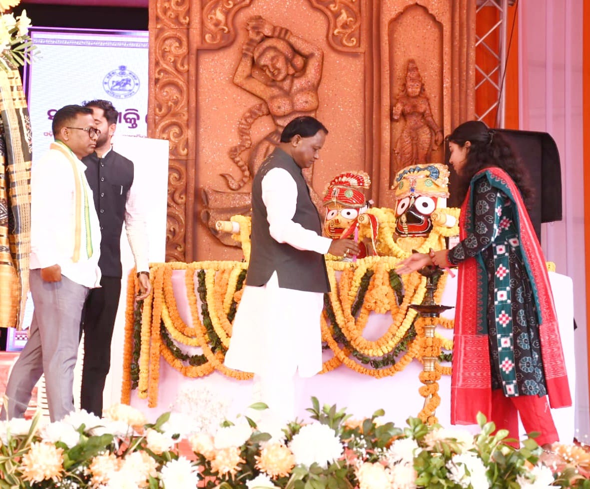 Patnaikrishna's tweet photo. From roads and irrigation to health, education, and rural development, this push is reshaping lives on the ground. His unwavering focus on women-led growth through Mission Shakti, SHGs, and the Lakhpati Didi mission empowers lakhs of women to become agents of change. https://t.co/fDDwoqIL6W