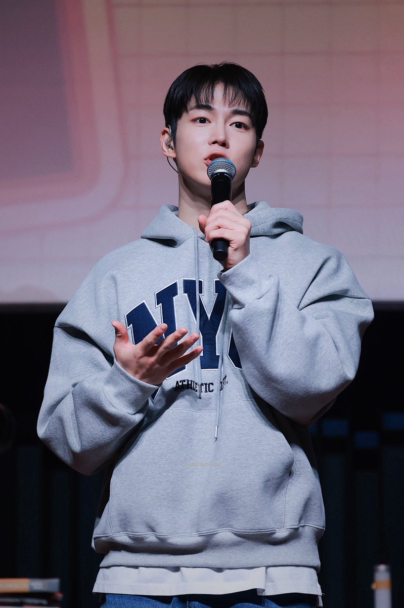 Wonderlanddw0's tweet photo. 260207 2화 🫡

#SF9 #에스에프나인 #다원 #이상혁 #DAWON #ダウォン https://t.co/4kOYqguD5W