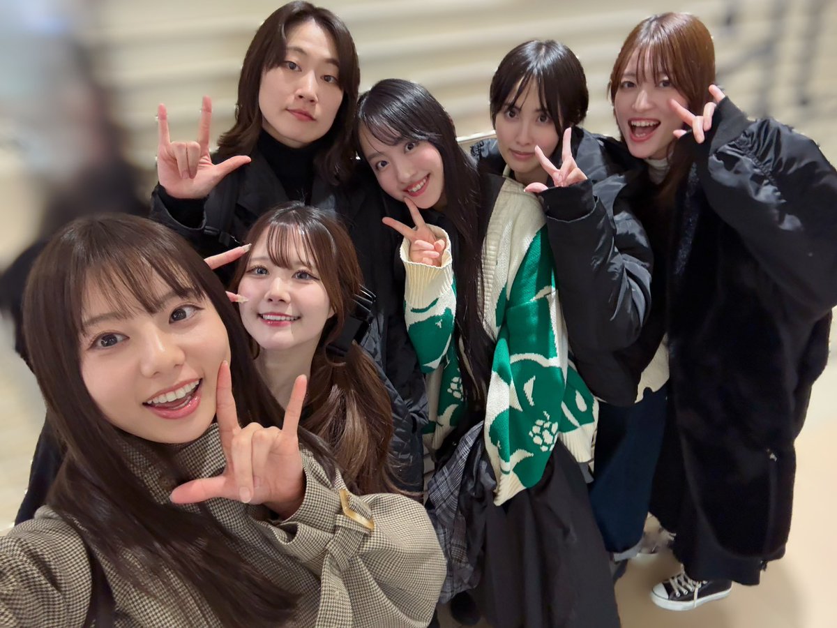 🖤🩷🩵❤️💚🧡
遂に！！全員集合！！！

ということで、新年会してきました~~！
ようやく1年ぶりに全員揃ったよ😂
会いすぎだねって言いながら、笑いの絶えない時間を過ごしましたとさ