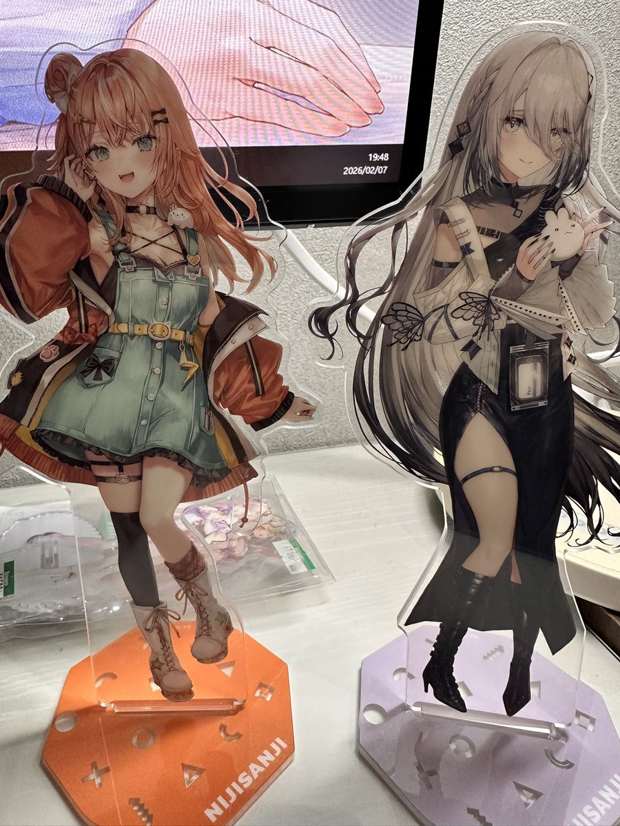 この2人のダイカットアクリルパネルが4月に届くんですよ。えっと