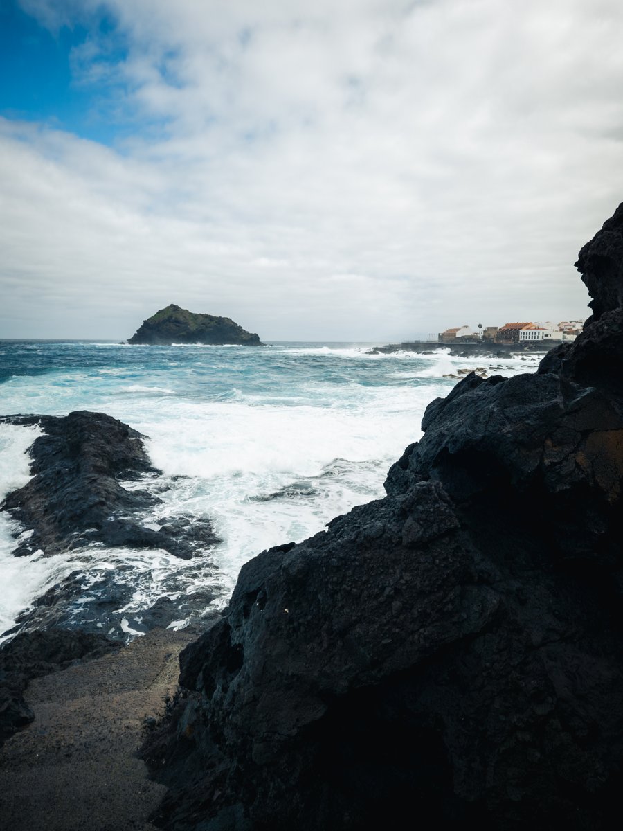 KankaMarcin's tweet image. Tenerife island 🌋
Wild Atlantic crashing against volcanic cliffs 🌊
Moody skies, raw light, no filters on nature 🌬️

#tenerife #canaryislands #atlanticcoast #volcanicisland #oceanmood #rawnature #coastline #landscapephotography #travelphotography #islandvibes #Tenerife2026