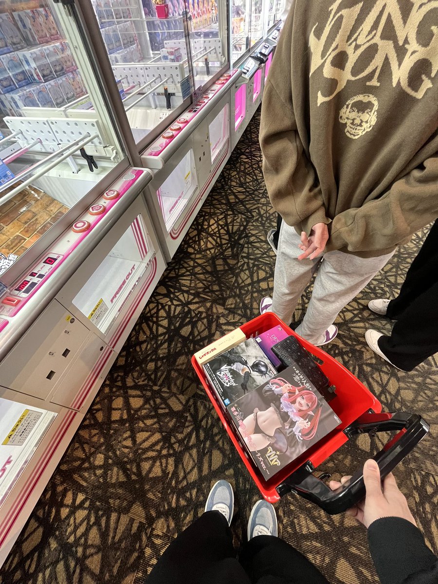 回遊館伊勢崎店さんに来てるのですが、
フィギュアが取れすぎてビビってます。

橋幅がバケモン(良い意味)