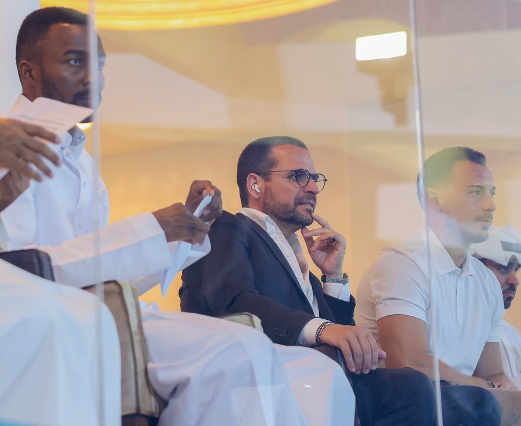 بيدرو و ماتياس واسامة

هؤلاء الأبطال يعملون وفق الإمكانيات المتوفرة 

وليس من مهاهم توفير الدعم المادي للكيان

كامل الدعم لهم يجب ان يكون 

اضافة الى جميع نجوم الفريق 💚

الله يوفقكم وتسعدون العشاق 🤲

<a href="/HawsawiOsama/">Osama Hawsawi | أسامة هوساوي</a>