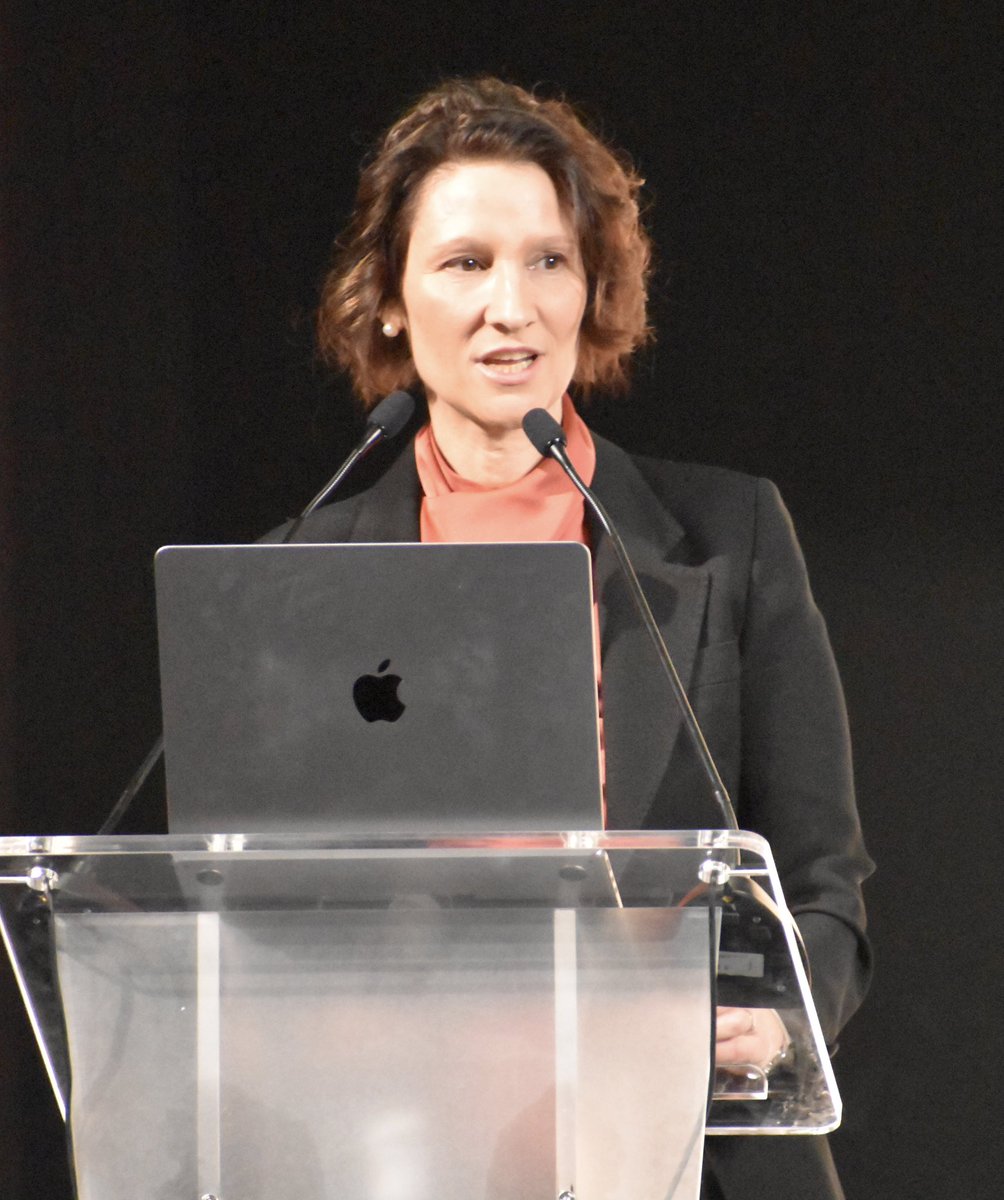 Esos falsos dilemas que tanto daño han hecho al mundo educativo. Se venden planteamientos mecanicistas y constructivistas como si fueran el último grito.
Jornadas UNIVERSIDAD, QUO VADIS? Intervención de <a href="/CatherineLEcuye/">Catherine L'Ecuyer</a> 
<a href="/FundacionCLE/">Fundación CLE</a> <a href="/fpablovi/">Fundación Pablo VI</a>