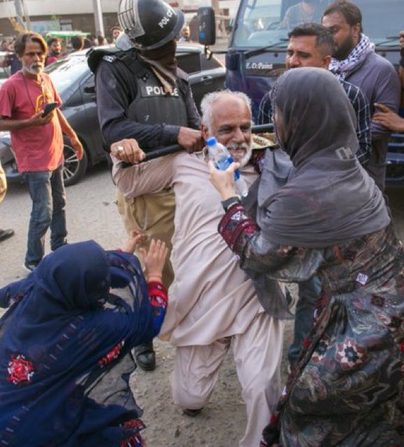 zehrijournalist's tweet photo. Seeing how they treat the general public, let us know your thoughts in the comments.

Pak Army                                    Baloch Army https://t.co/byFpxA5kpL