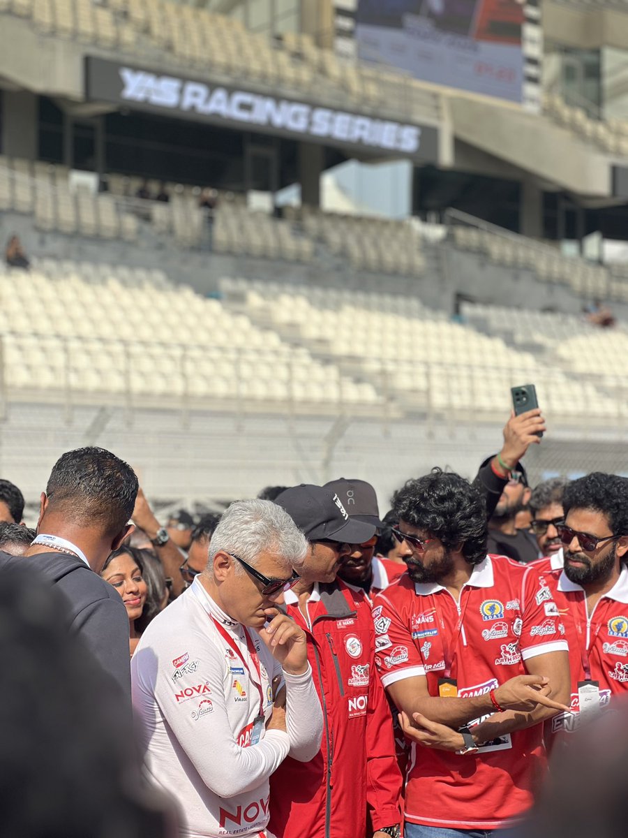 Here's an exclusive picture of Thala #AjithKumar and <a href="/Siva_Kartikeyan/">Sivakarthikeyan</a> ❤️💥

#AjithKumarRacing #AK64