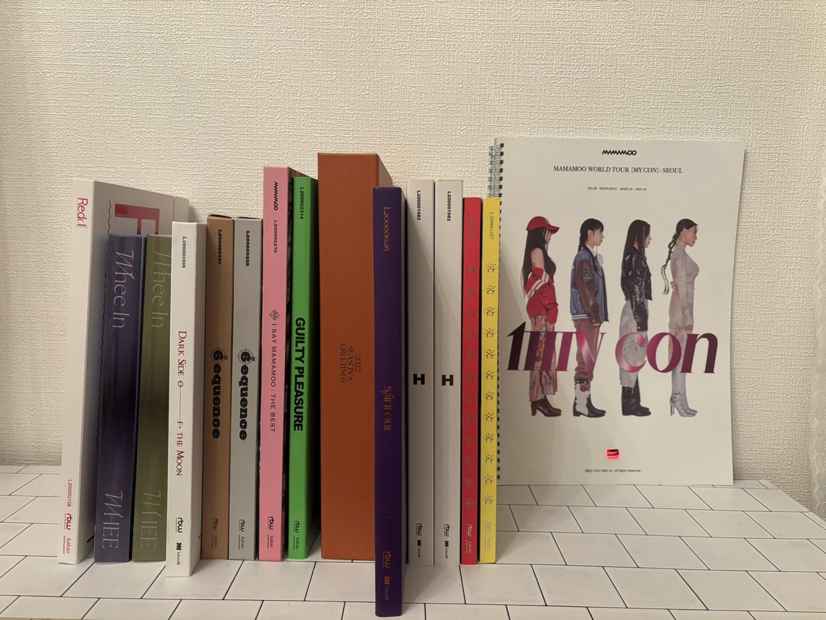 momo_moonstar's tweet photo. 界隈からすごい離れてしまって推し活もしてないからアカウントも見てないし、グッズも眠ってるだけになってるからお譲りだすって言ったら誰か引き取ってくれたりしないだろうか、全部丁寧に写真撮れてなくて申し訳ないけど、これの付属品(その時のトレカとか)なにとかあれば個別で対応しようかなって https://t.co/X89UUuSsof