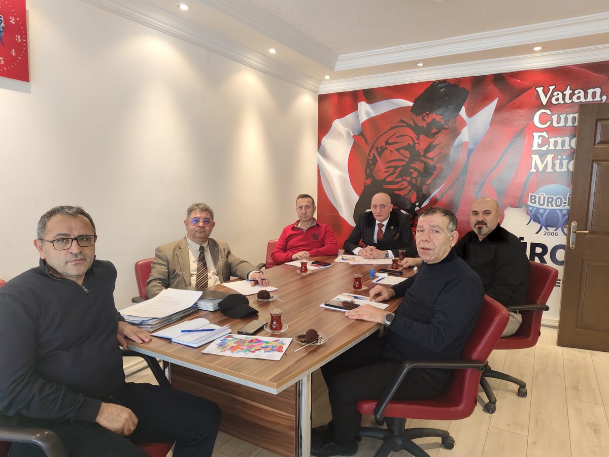 Kamu çalışanlarının hakkını hukukunu korumak, kazanın elde etmek, Türkiye'nin 3. büyük Konfederasyonumuz Birleşik Kamu-İş'i ve sendikamızı yetkili kılmak için MYK toplantımızı yaptık. Alınan kararlar örgütümüze hayırlı olsun.