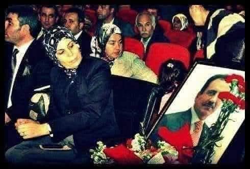 Davaya bakan savcı diyormuş ki;

"Hiç kimse geleceğini ve kariyerini riske atarak bu davaya bakamaz." 

Bu ifade sözün bittiği noktadır. 

Bunun hiçbir yerinde tutar dal yoktur. Bu sistem içerisinde adaleti arayamayız. 

Bu adalet er veya geç sizin için de gerekecektir. Onun için