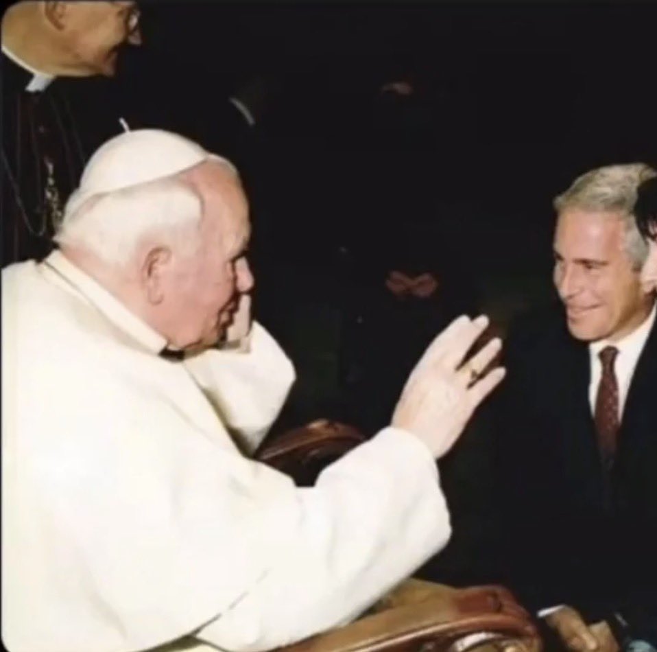 نتذكَر تلك الفضائح التي ملأت وسائل الإعلام عن تورّط الكنائس بالتحرّش بالاطفال
حسب الملفات التي نُشرت في قضية جفري أبستين : البابا فرنسيس وإبستين تقاسما مسكناً واحداً لفترة طويلة❗️