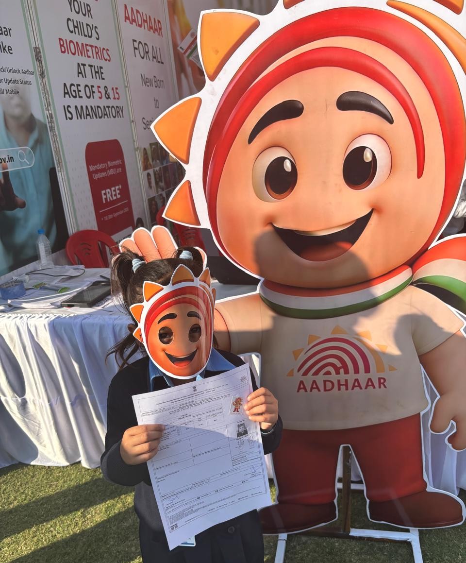 UIDAILucknow's tweet photo. An Aadhaar stall has been set up at Jan Bhawan, Lucknow during the Regional Fruit, Vegetable and Flower Exhibition to provide seamless Aadhaar services to visitors.

Visitors can conveniently avail Aadhaar enrolment and update facilities at the stall.

#Aadhaar #JanBhawan https://t.co/HPWjgBpV5K