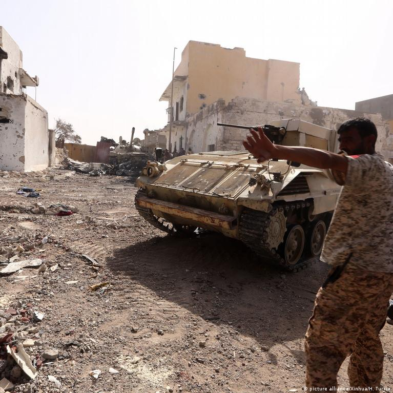 LeanderJobse's tweet photo. An anomaly: in 2016, this Austrian-made 4K 7FA APC was seen in service with the GNA in Libya. In Africa, these were already operated by Nigeria (slightly different configuration) and Morocco maybe received 10 in 1981. The provenance of the GNA vehicle is unknown to me https://t.co/4ivthWnpYo