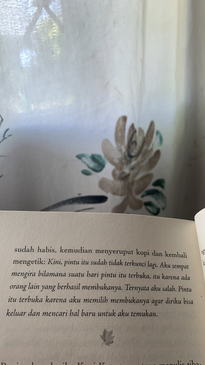 ttiiaaaa__'s tweet photo. Baru mulai baca buku lagi ✌🏻 https://t.co/Lcja0oK94G