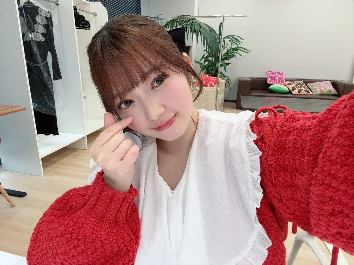 ～理子と少し早めのバレンタイン～
オンラインイベントありがとうでした🍫❤️

毎トークチョコ紹介で🍫食べてたら口の中が甘々過ぎるので、今から餃子食べる🥟笑

プッカの塩ミルクはまじで美味しい！！
私のオススメ!!一番好きなお菓子なの🍫
食べてみて～😋