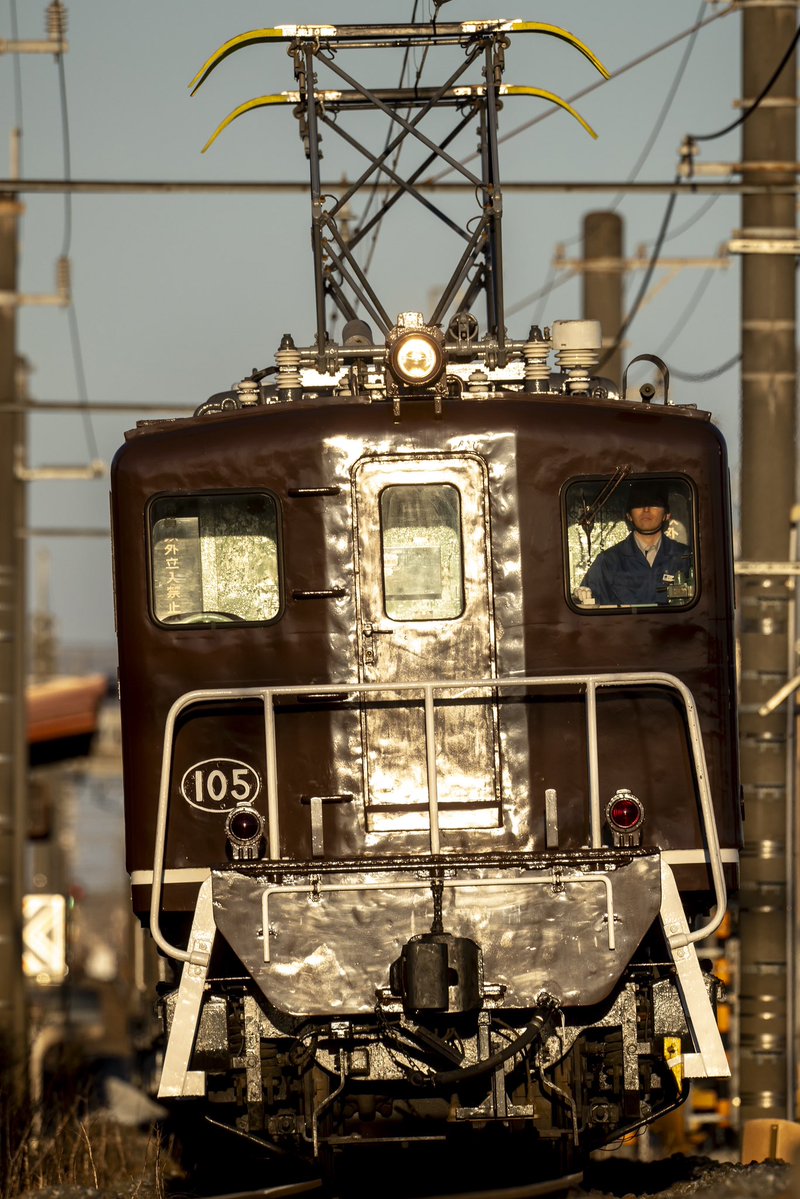 BondsSam's tweet image. 2026.2.3 秩父鉄道
夕方の7405レは太陽光へ向かって走るポイントがあるので、スペマ機デキ105で撮れるチャンス到来となりました。予想通りの綺麗な夕陽で、その姿を撮る事が出来たのは良かったです。
#秩父鉄道 #石灰石輸送 #デキ