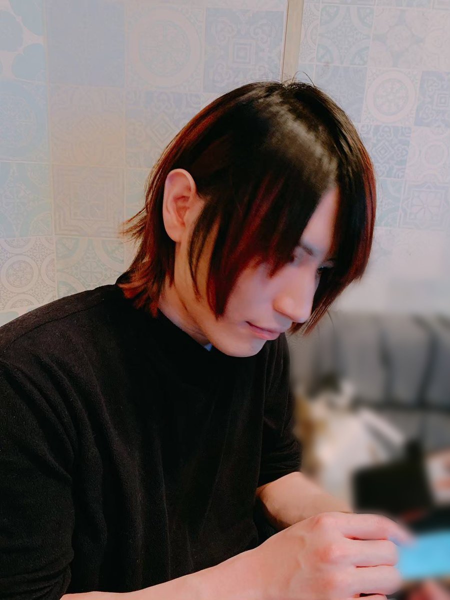 なんか最近、実写投稿する
ぽっちゃり絵描きさんが多いので
若かりし頃のむにオジを貼っておきます
(おそらく5~6年前) 