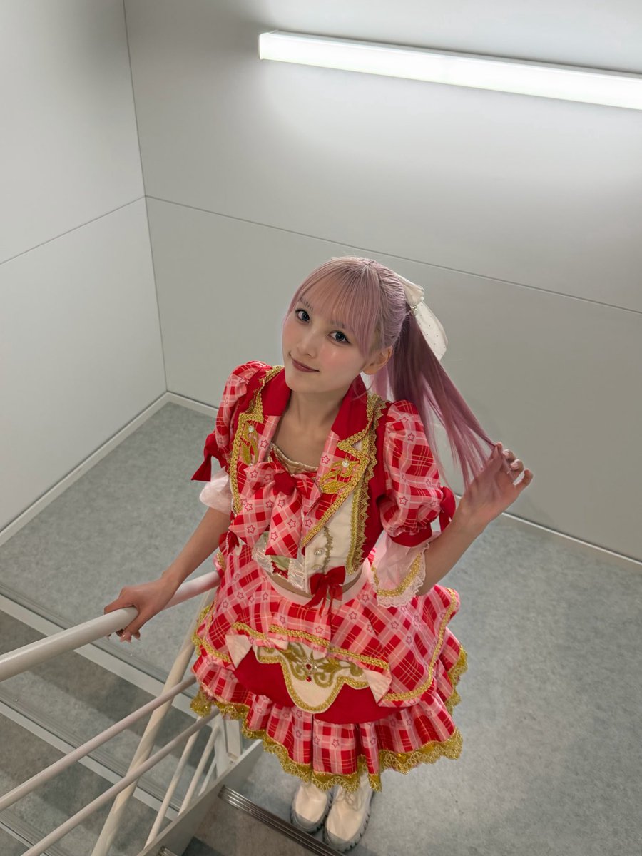 名古屋2ステージありがとうございました！！
名古屋のライブでも沢山の方に会えてほんと幸せでした♡かっこいいも可愛いも見てもらえた1日だったな🐈‍⬛✨

久しぶりの黒衣装だったけど、やっぱり可愛い！！！メンバー皆んな似合いすぎてる眼福🫶🏻
明日はバレンタインツーマンよろしくお願いします🍫