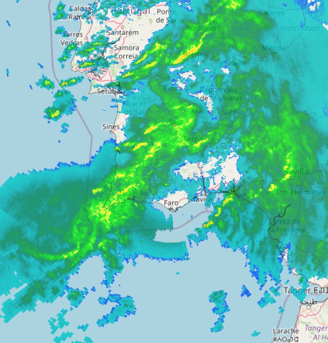 Ahora vamos a tener algo de tregua en la lluvia al finalizar el paso del frente cálido.

Por el Algarve viene ya el frente frío que será el momento cuando se esperan las rachas de viento más fuertes.