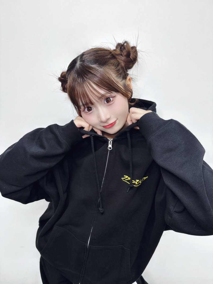 めぐにゃがお誕生日にくれたパーカー🖤🖤💛 #PixelRibbon #ぴくりぼ