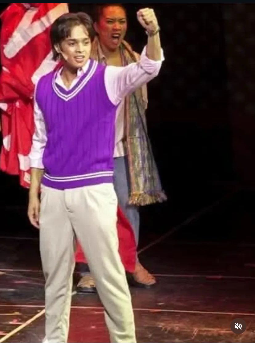 isaengagemntofc's tweet photo. KD keeps surprising us with how much depth he brings to his character. Ang galing! 

ANDRESxKD BAGETS SUPREMACY

#ADIEDominatingStage
#ARNELNostalgicSerenade
#BagetsTheMusical https://t.co/nOcRC2UEnL