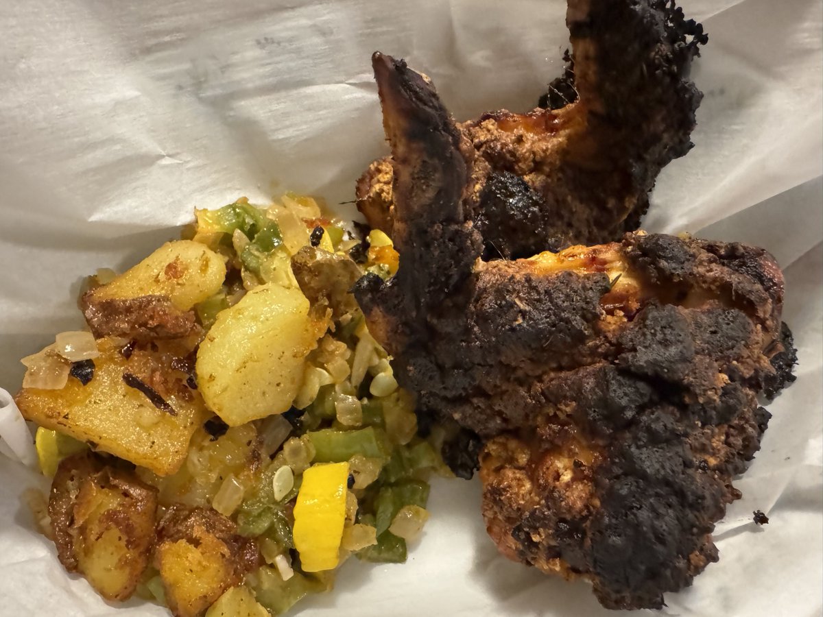 Main event snacks that wow: mini sliders, chicken wings, veggie dips, nachos, pizza slices, mini quiches, and sweet treats! What’s your go-to party bite? #PartyFood #EventSnacks #GaaSCloud