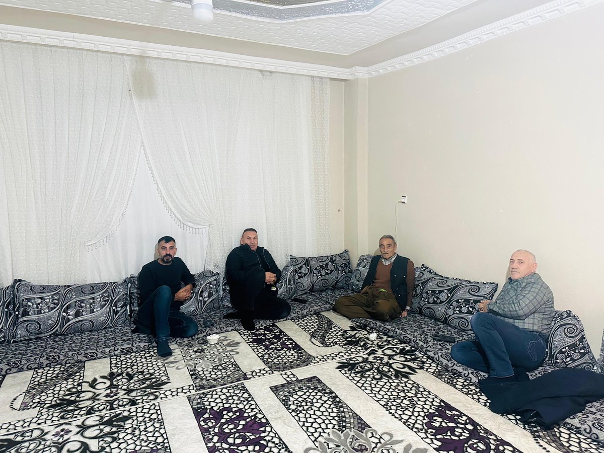 ramazanbilenn's tweet photo. Beldemizin değerli iş insanlarından Sayın Ömer Babat, evimizde bizleri ziyaret etmiştir. Nazik ziyaretleri ve kıymetli sohbetleri için kendilerine teşekkür ediyor, çalışmalarında başarılar diliyorum.
@MERBABAT14 https://t.co/jT4KSy0VdR