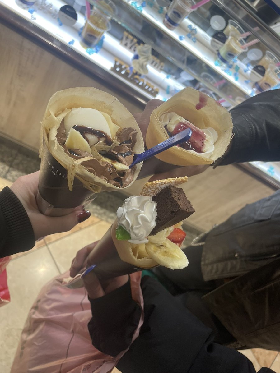 クレープ食べたョ✌️