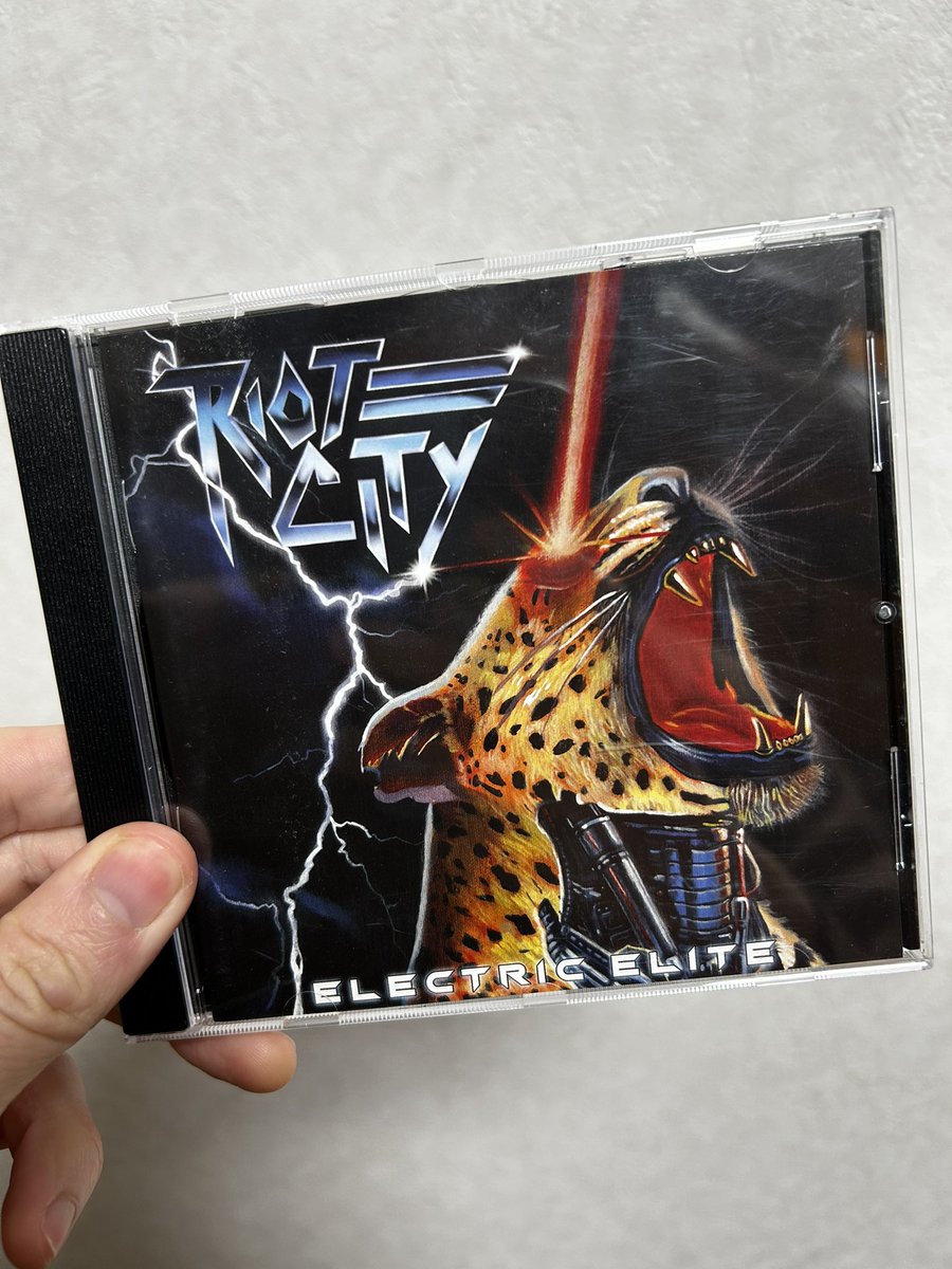 (⚫︎３⚫︎)<昨日DJイベントで飛び入りで参加させてもらいました✨(感謝😭)

RIOTは知ってるけど
RIOT CITYは知らないけどかっこいい！と反応いただき

自分が作った曲でもないのに
鼻が高くなりました😂