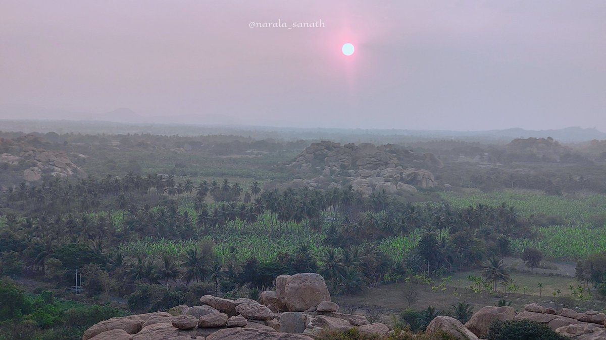 narala_sanath's tweet photo. ಶ್ರೀ ಮಾಲ್ಯವಂತ ರಘುನಾಥ ಸ್ವಾಮಿ ದೇವಸ್ಥಾನ ✨💫🙏
#hampi📸 #sunsetpoint https://t.co/WHjKUptcSh