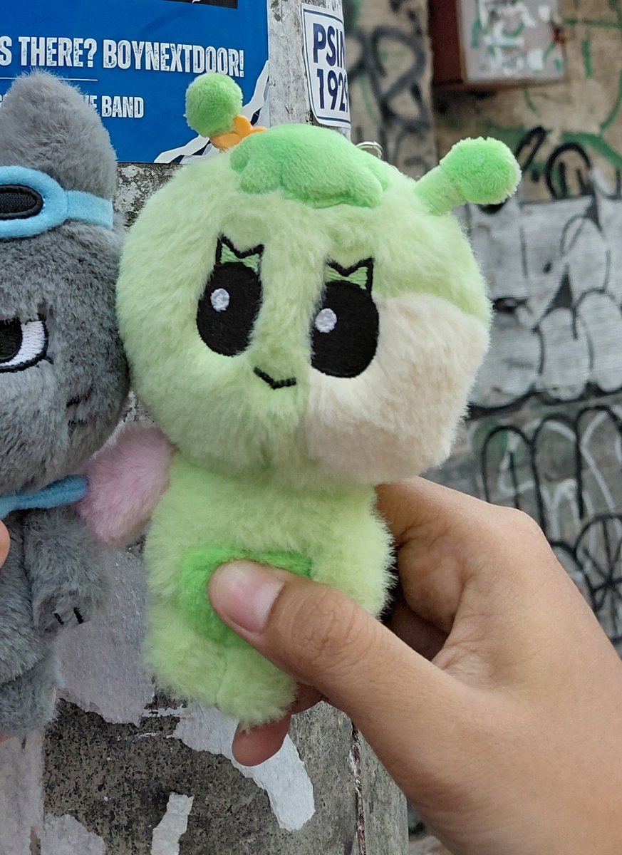guys info kehilangan doll samhani boneka cimut aku yg versi dua ini ILANG DI BLOK M PLS SIAPAPUN YANG LIAAAAAAAT😭😭😭😭😭😭 terakhir di taman literasi abis photobooth di snaplab 😭😭😭😭😭😭😭😭😭