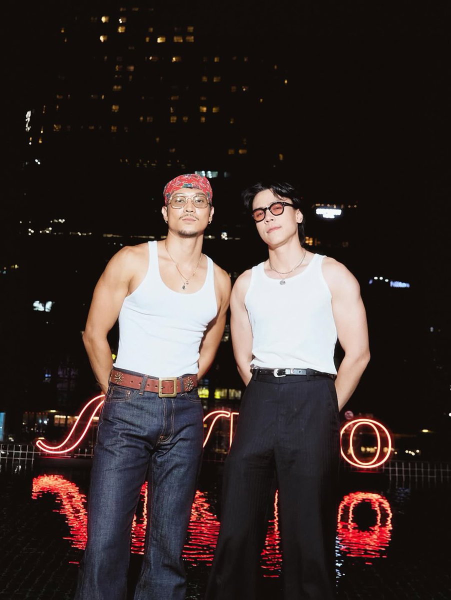 inthenameofpole's tweet image. รูปแรกดูดี ตัดมารูปสอง เออเขาเพี้ยน 55555