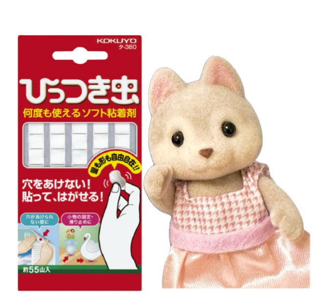 sylvanialphaz's tweet photo. @sszii_ こんにちは😊
簡単な方法だとシルバニアの足回りにティッシュや布などを巻いて厚みを出すと大丈夫です。私はコクヨのひっつき虫を使っています。これは角度の微調整がしやすいことや、何度はがしてもシルバニアのフロッキーが傷まないので愛用しています🐺✨ https://t.co/lbwpUKHCkj