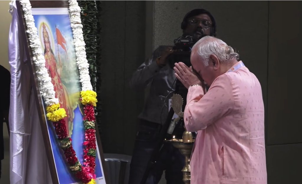 संघ का काम अनोखा है, पूरी दुनिया में ऐसा काम नहीं है। अब तो यह प्रत्यक्ष अनुभव हो रहा है। - डा. मोहन भागवत जी (सरसंघचालक, राष्ट्रीय स्वयंसेवक संघ)
#RSS100Years