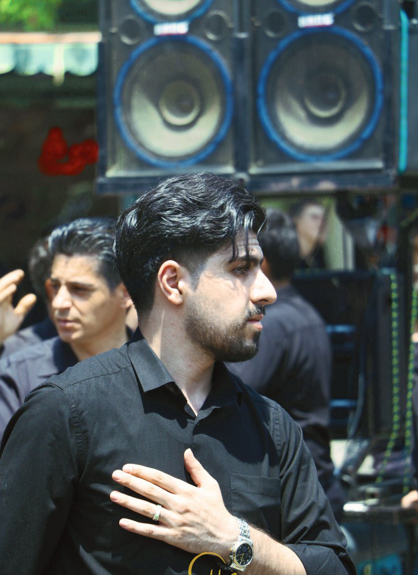 shekarchiam's tweet photo. این عکس هارو هیچ وقت توی توییتر منتشر نکردم
بعنوان کسی که هر سال خادم دسته ی عزاداری در محرم بود
میگم ک دیگه توی محرم عزاداری نمیکنم و بجاش توی دی ماه رخت مشکی و عزا ب تن میکنم🙏💔 https://t.co/pQGFOTj8mO