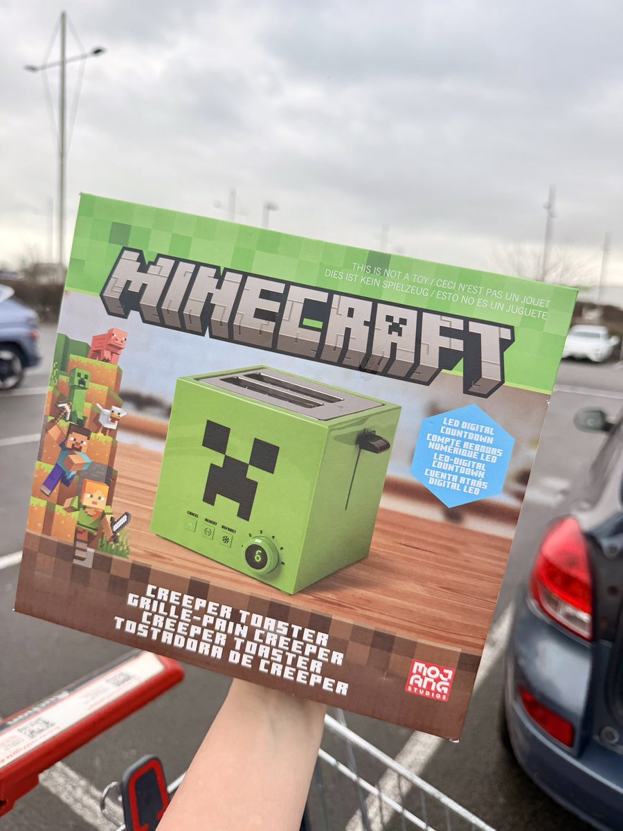 PampaPoulpe's tweet image. Je me suis achetée un putain de grillage-pain creeper. 😂 (19€) #Minecraft #creeper #pourquoi #toaster