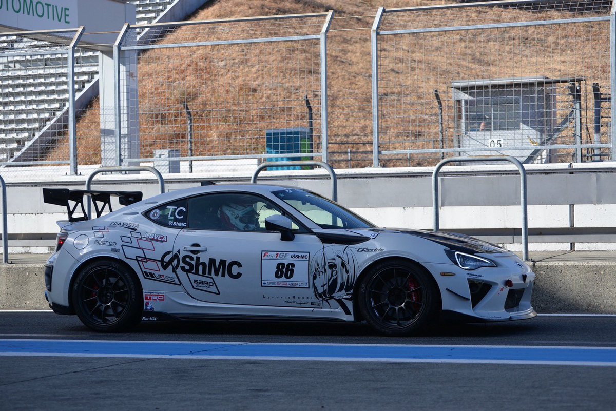 #あなたは車を親に見せらられますか
場所：家の中
僕『86痛車にしたよ』

父『また目立つ事を…』
母『辞めてよ恥ずかしい！』
↓
玄関ｶﾞﾁｬ🚪
↓
母『いいじゃんカッコいいから許す』

手のひらクルックルですわ