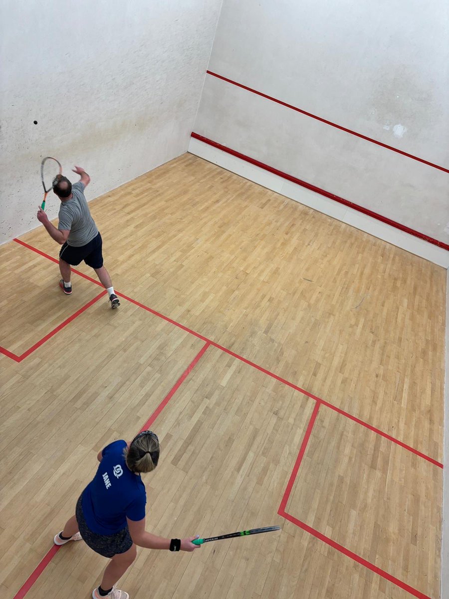 henleysquashman's tweet photo. Henley 2nd team were too strong for Abingdon 5ths this week - completing a 19-2 win. Full story in MATCH REPORTS at https://t.co/83aeJKv8Cn
Pictures: Dan Andrews serving, Tom Tuite-Dalton serving, Tim Budden on the T https://t.co/49enXtDvkr