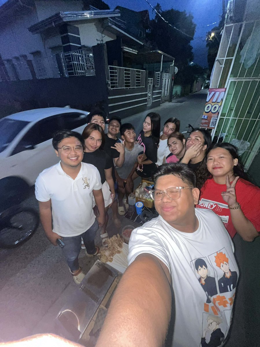 ArceeCon's tweet photo. This is the reason kung bakit hindi tayo nagsasawang i-promote pa lalo ang Tagalag Fishing Village.

Laging may bagong business na umuusbong. If gusto nyo ng dried pusit at siomai, daan kayo dito malapit sa Carnation Street.

Mabilisang food trip, sarap! Tara sa Tagalag! https://t.co/C2bnwaqYZL