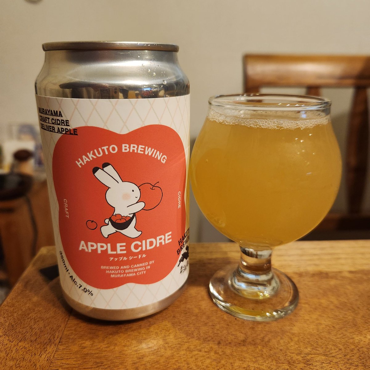 momozo64816411's tweet photo. 『APPLE CIDER』Alc7%
#HAKUTOBREWING
アップルシードルだけど､見た目濁り､しっかりホップで驚いた👀‼️
山形県産のふじ����を使っており､りんごのジューシーさ半端ない👍甘酸っぱさもたまらん🥴 https://t.co/zvIbmd3IwW