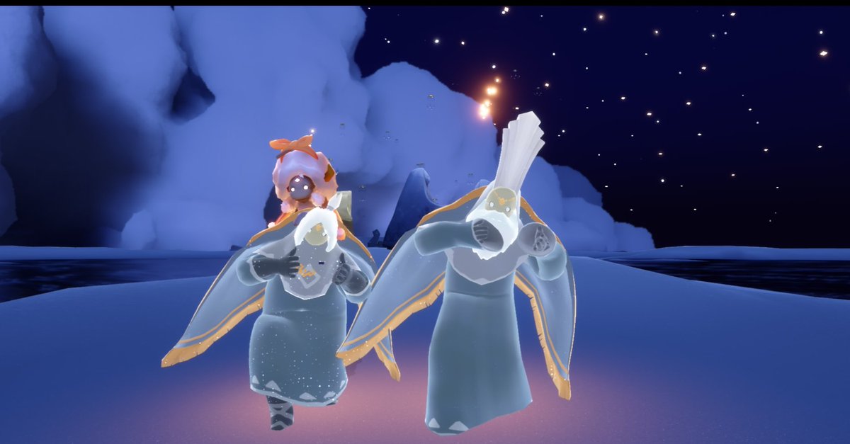 Jasmineeskies's tweet photo. Sub Baby-chan teleported to the Days of Love event and somehow got stuck on a spirit’s back 😂🤭 She couldn’t move or get down, so she clicked Home and ended up on another spirit’s back. 🤣🤭 https://t.co/0J80fnRYc4