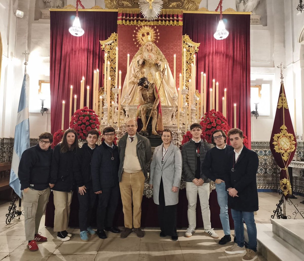 GRUPO JOVEN

El día de ayer, segundo día del Triduo a nuestros Sagrados Titulares, estuvo dedicado a nuestro Grupo Joven, encargado además de las lecturas y la oración de los fieles.