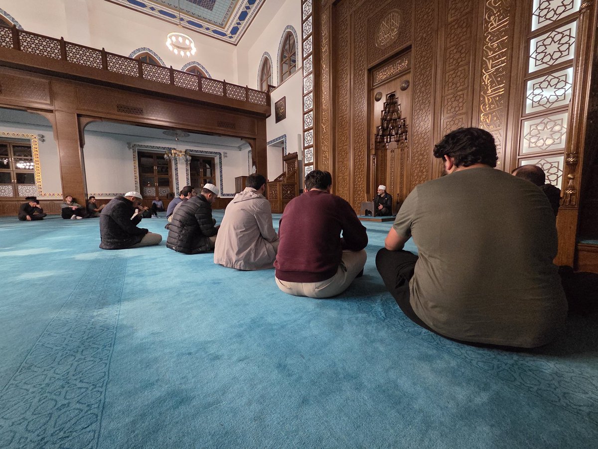 rahletr's tweet photo. Bugün Ankara Gülhane Camii'nde Hüseyin Gökalp hocamızın rehberliğinde akşam namazının ardından 40 Hadis derslerine kaldığımız yerden devam ediyoruz.

Katılım herkese açıktır 
Hanımlar için yer ayrılmıştır.

#rahle 
@huseyin_gokalp https://t.co/2shpvZ3Kn0