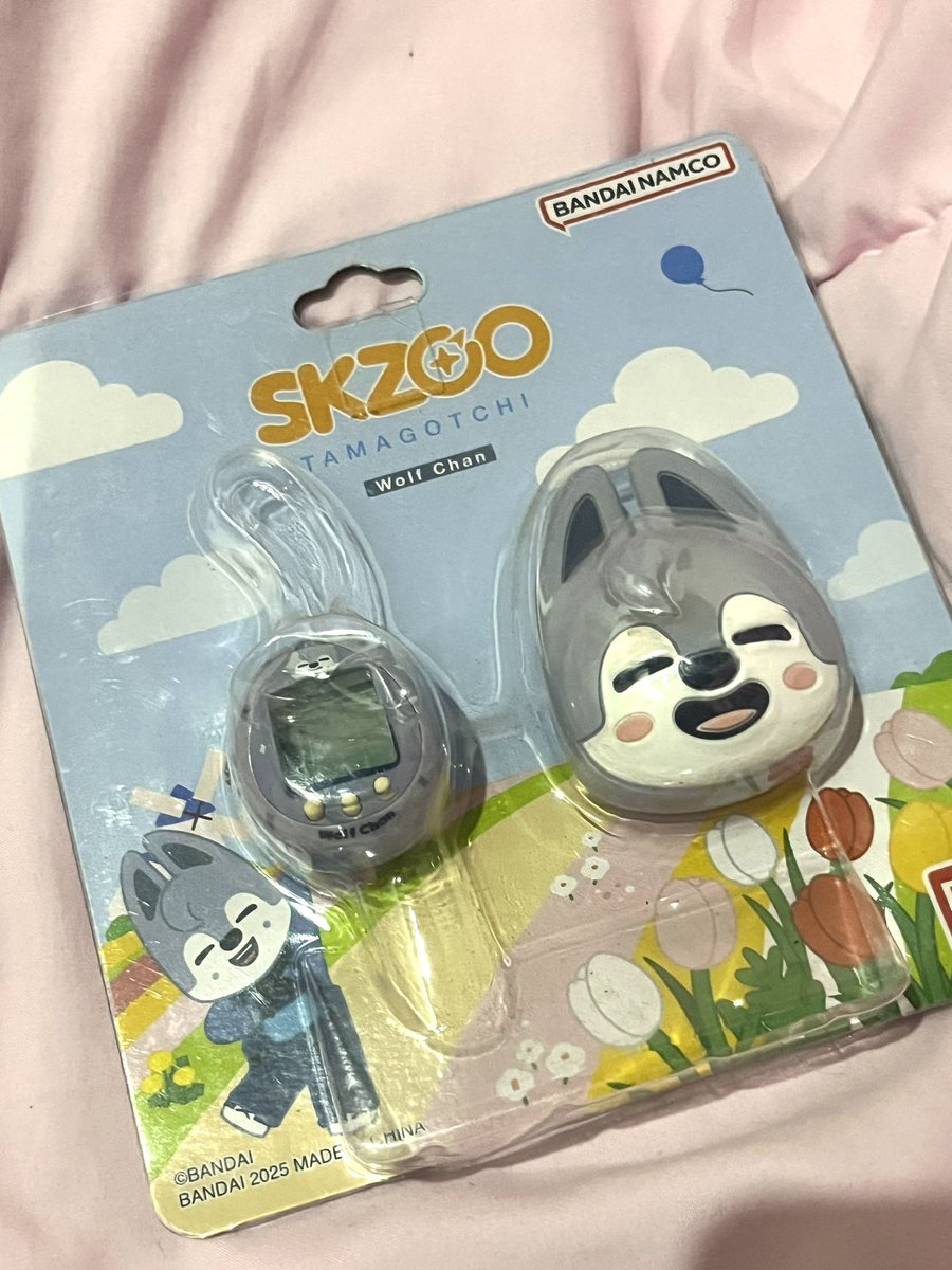 adakah yg cari tamagotchi wolfchan… aku mau jual minus baterai nya habis… offer aja ya yg mau…