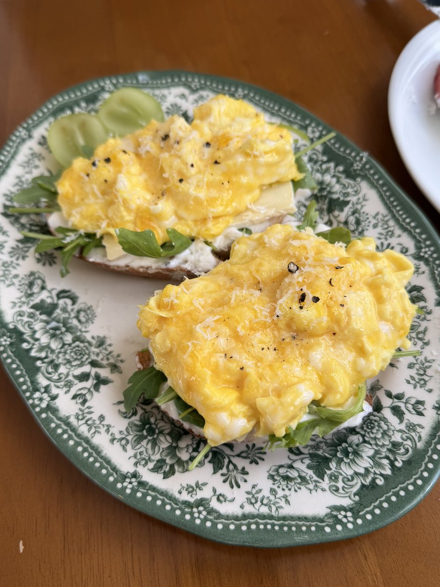 망원 차차
하트 후르츠 산도 / 치즈 스크램블 오븐 토스트 
둘 다 대성공 🫶🏻