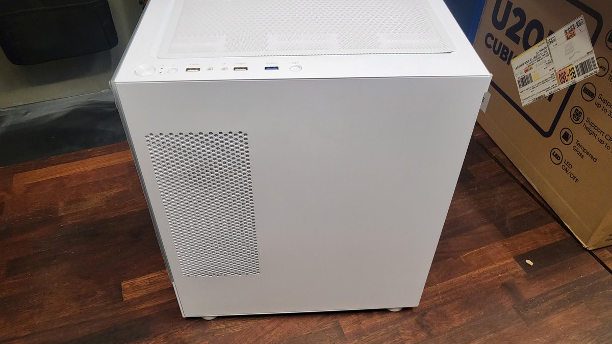 화이트 감성 PC 조립 스타트! 🚀 빈 케이스부터 꼼꼼히 체크하는 디테일, 이게 바로 컴빌런 퀄리티죠. 고객님 맞춤형 조립은 역시 '컴빌런'이 최고! 💻

#컴빌런 #조립PC #평택컴퓨터 #화이트케이스 #새컴퓨터 #PC세팅