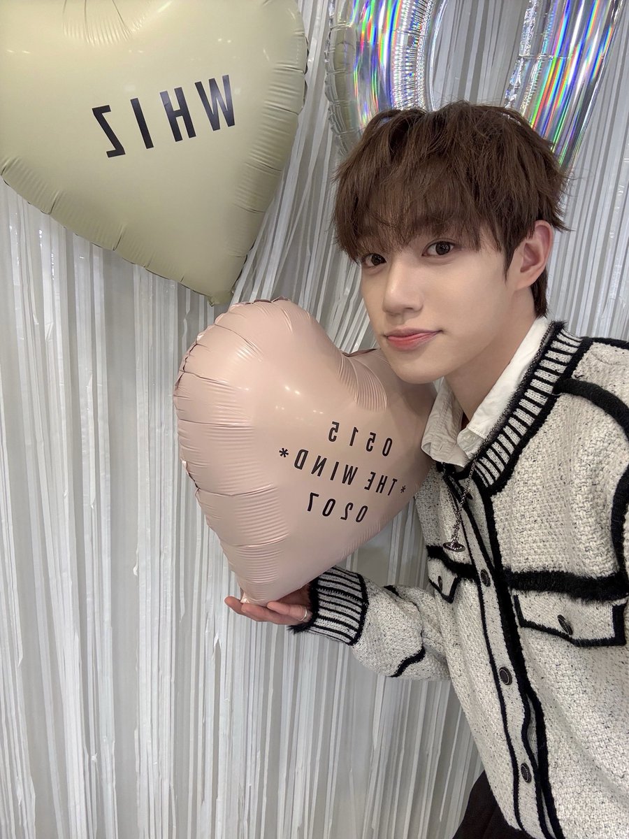 officialTheWind's tweet photo. [📸] #더윈드데이 #THEWINDDAY

26.02.07
<The Wind DEBUT 1000 DAYS🎉>

🩵Today The Wind🩵

#더윈드 #THEWIND #The_Wind
#김희수 #타나톤 #최한빈
#박하유찬 #안찬원 #장현준 https://t.co/doYLkLem3q