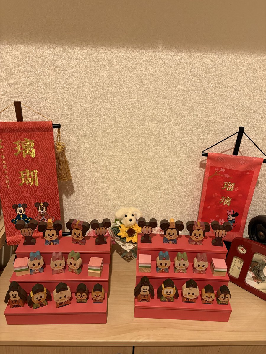 1年本当に早く感じる〜
どんどん大きくなる訳だ(´Д｀)

今年もなんでお姉ちゃんのが小さいの！！ってキレてる笑

 #ひなまつり