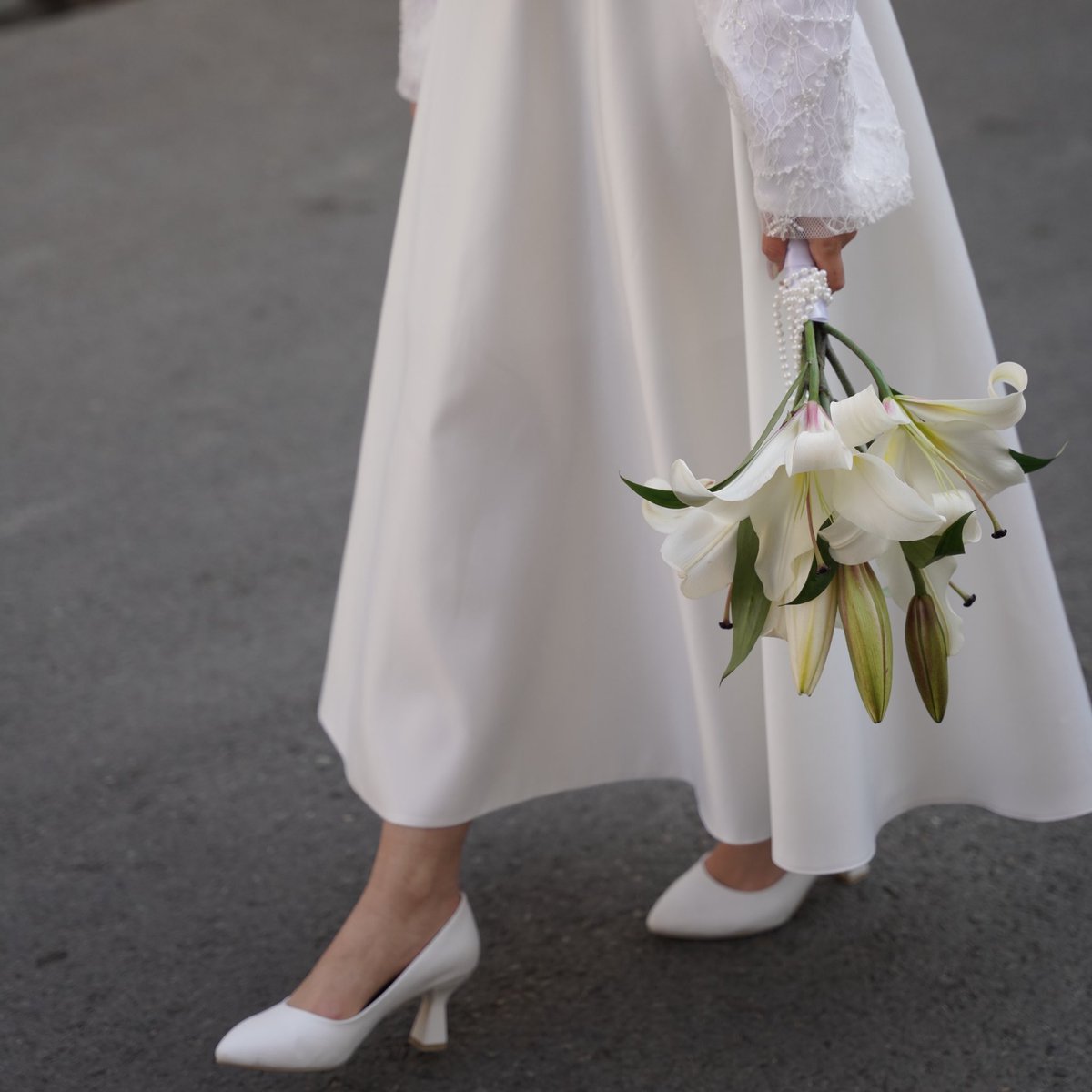 یک ماه پیش تو همین روز، ۱۸ دی، گل مورد علاقم که همیشه برام میگرفت، دسته گل عقدمون بود. ولی خب همزمان شد با همه این روزای تلخ. بمونه یادگار از تلاش برای زندگی عادی تو غیرعادی ترین روزای زندگیمون.